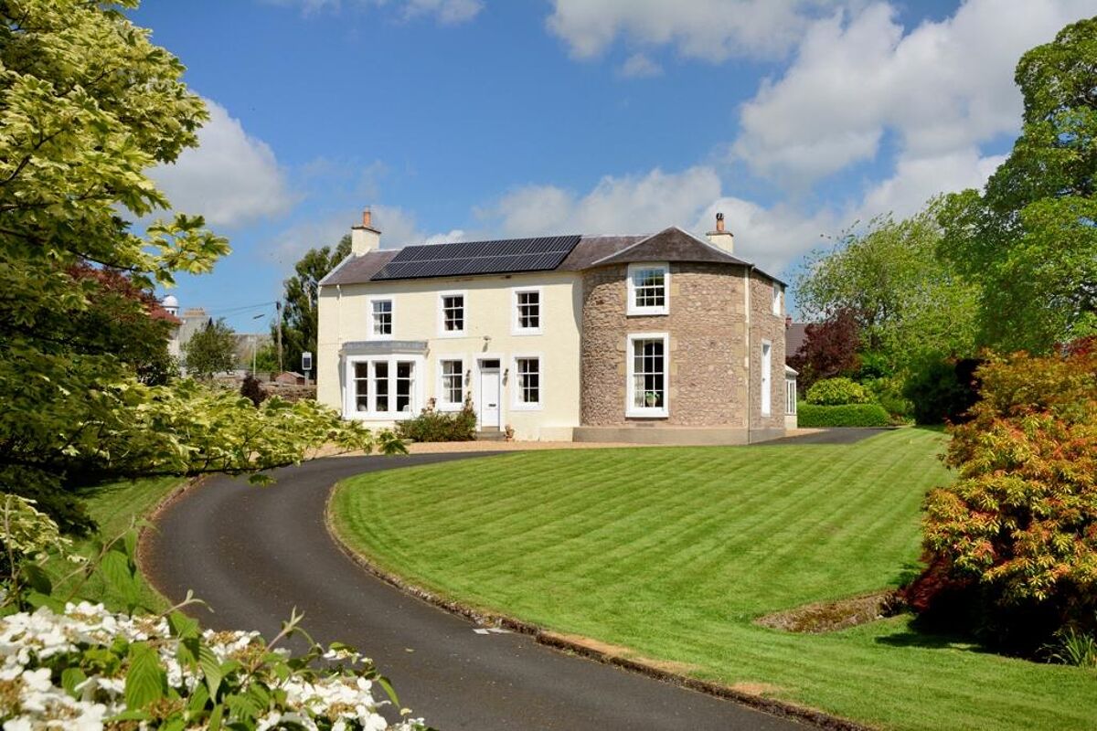 4 BEDROOM HOUSE FOR SALE IN DUNS ROAD, EDNAM, KELSO, SCOTTISH BORDERS, TD5.